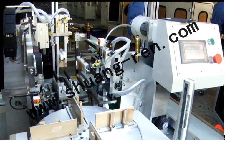 軟包電(diàn)池自動(dong)貼膜機(jī)